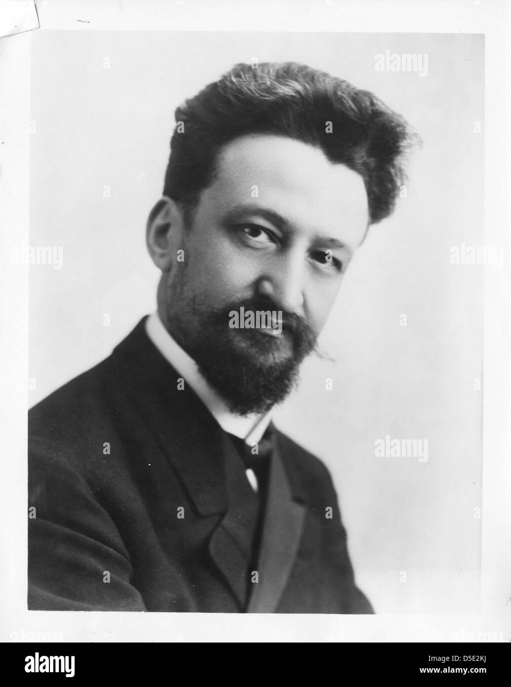 Portrait de Bernard M. Fantus, figure clé du développement des banques de sang, pris en 1935. Fantus, humaniste et médecin d'origine hongroise, a apporté une contribution significative à la médecine, en particulier dans le domaine de la transfusion sanguine. Banque D'Images