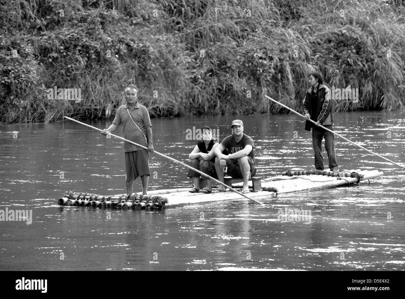 Les touristes appréciant un tour sur la rivière dans le nord de Chiang Mai Thaïlande prises le 28/12/2008 Banque D'Images