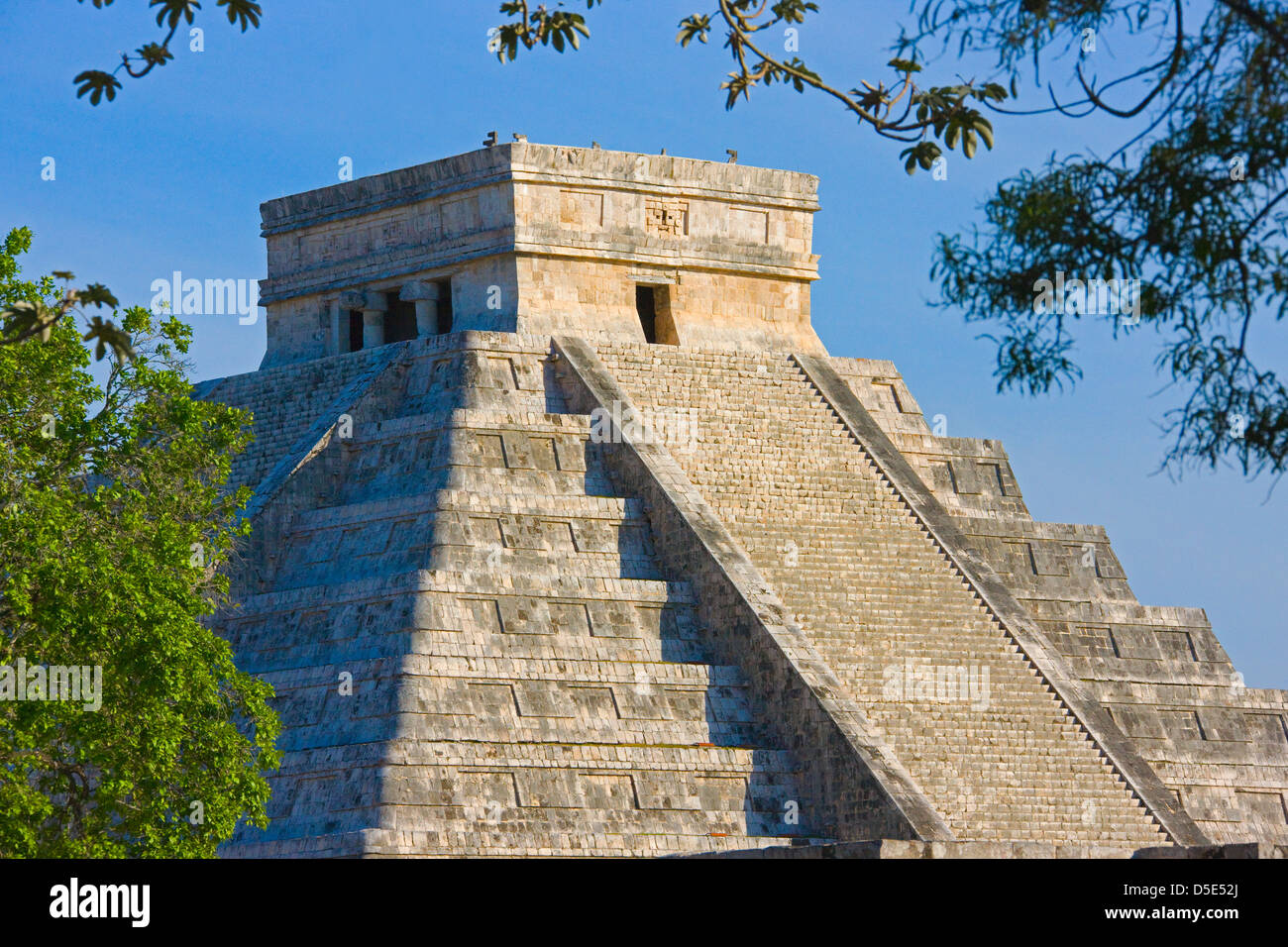 Temple de Kukulkan (souvent appelée El Castillo), Chichen Itza, Yucatan, Mexique Banque D'Images