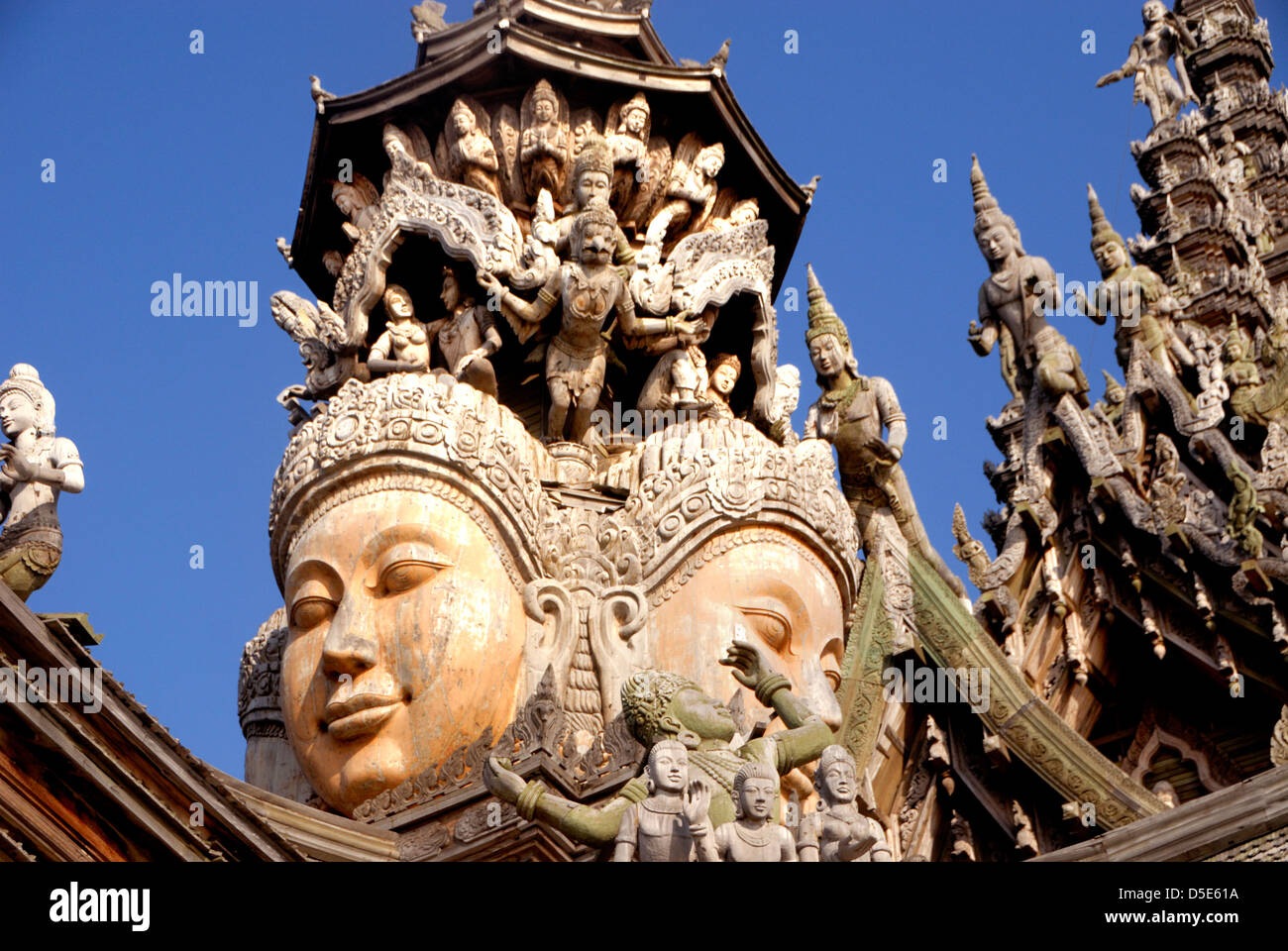 Les sculptures sur bois au sanctuaire de vérité Pattaya Thaïlande prises sur le 28/02/2013 Banque D'Images