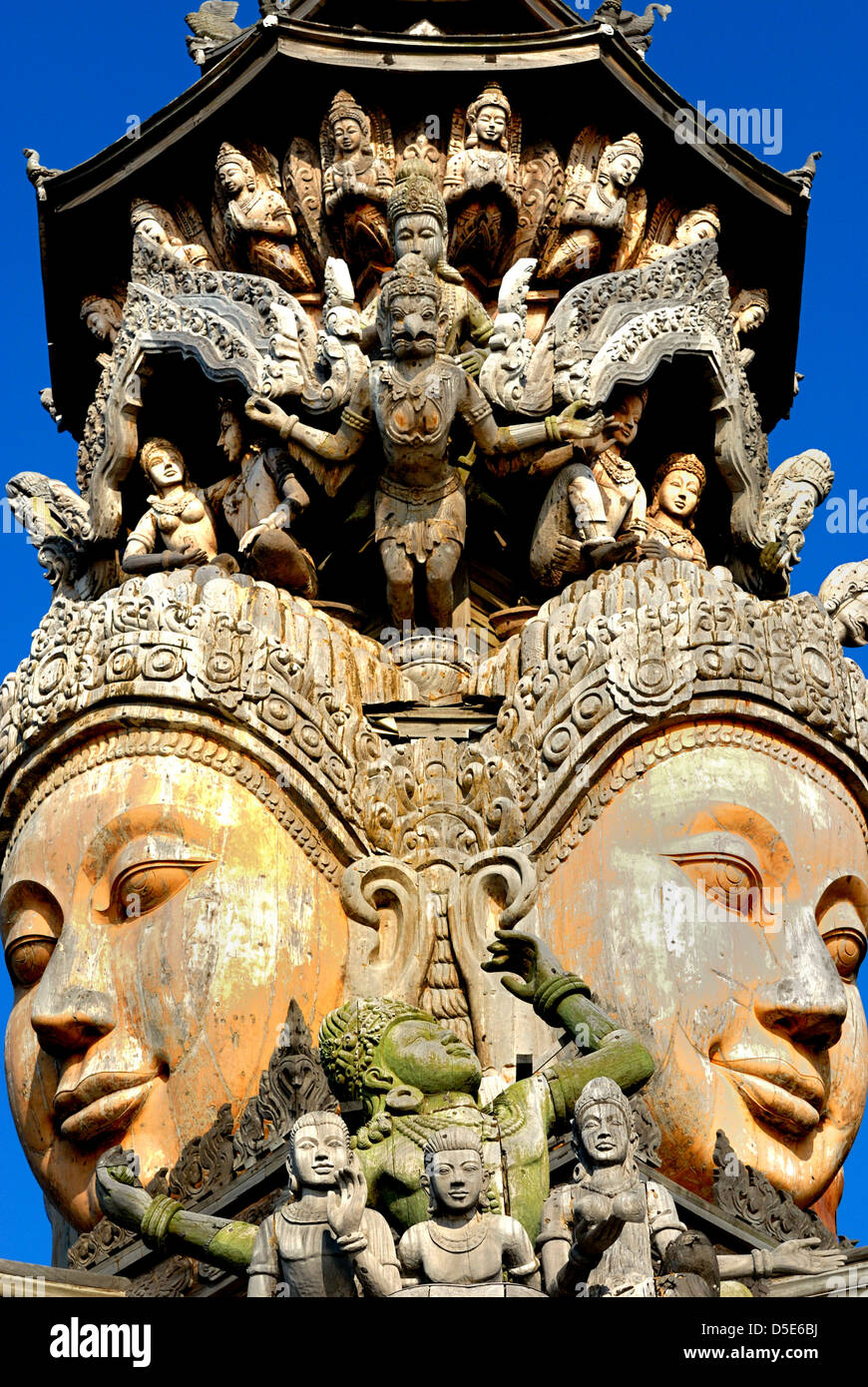 Les sculptures sur bois au sanctuaire de vérité Pattaya Thaïlande prises sur le 28/02/2013 Banque D'Images