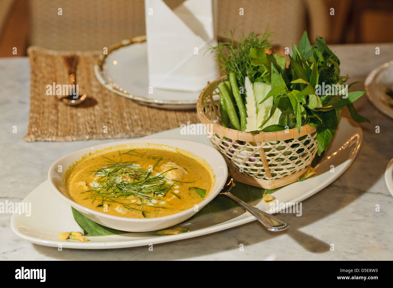 Gaeng kua pla Thai curry de poisson, Bangkok, Thaïlande Banque D'Images
