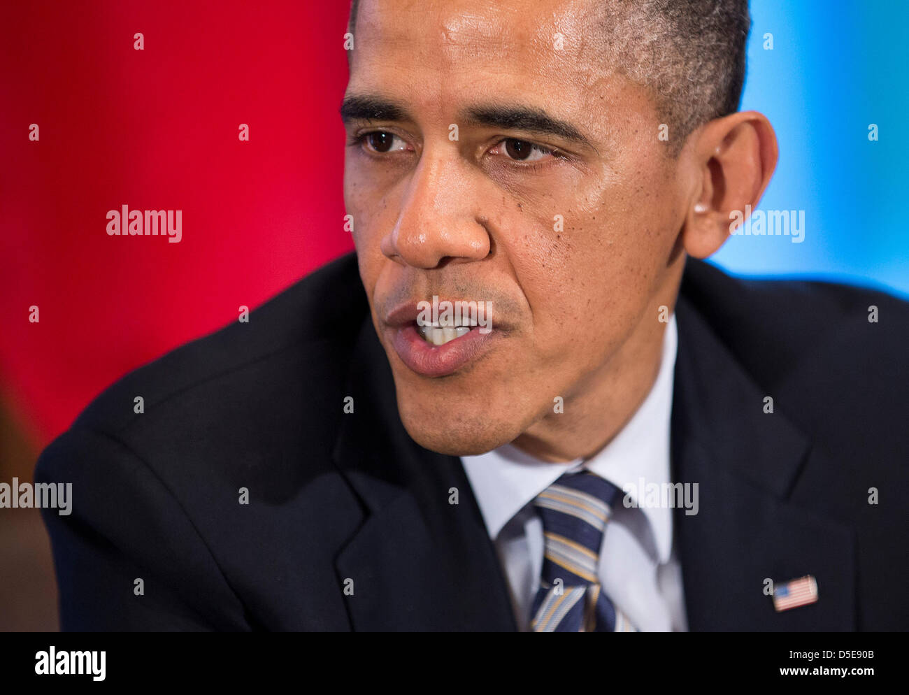 Le président des États-Unis Barack Obama prend la parole lors d'une rencontre avec le Président Ernest Bai Koroma de la Sierra Leone, le Président Macky Sall du Sénégal, présidente du Malawi Joyce Banda, et le Premier Ministre José Maria Pereira Neves du Cap-Vert dans la salle du Cabinet de la Maison Blanche à Washington, USA, 28 mars 2013. Photo : Joshua Roberts/CNP Banque D'Images