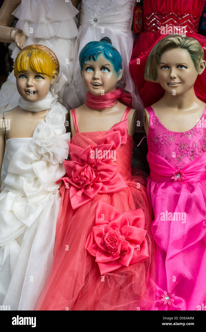 Mannequins pour les afficher à l'extérieur de l'atelier Banque D'Images