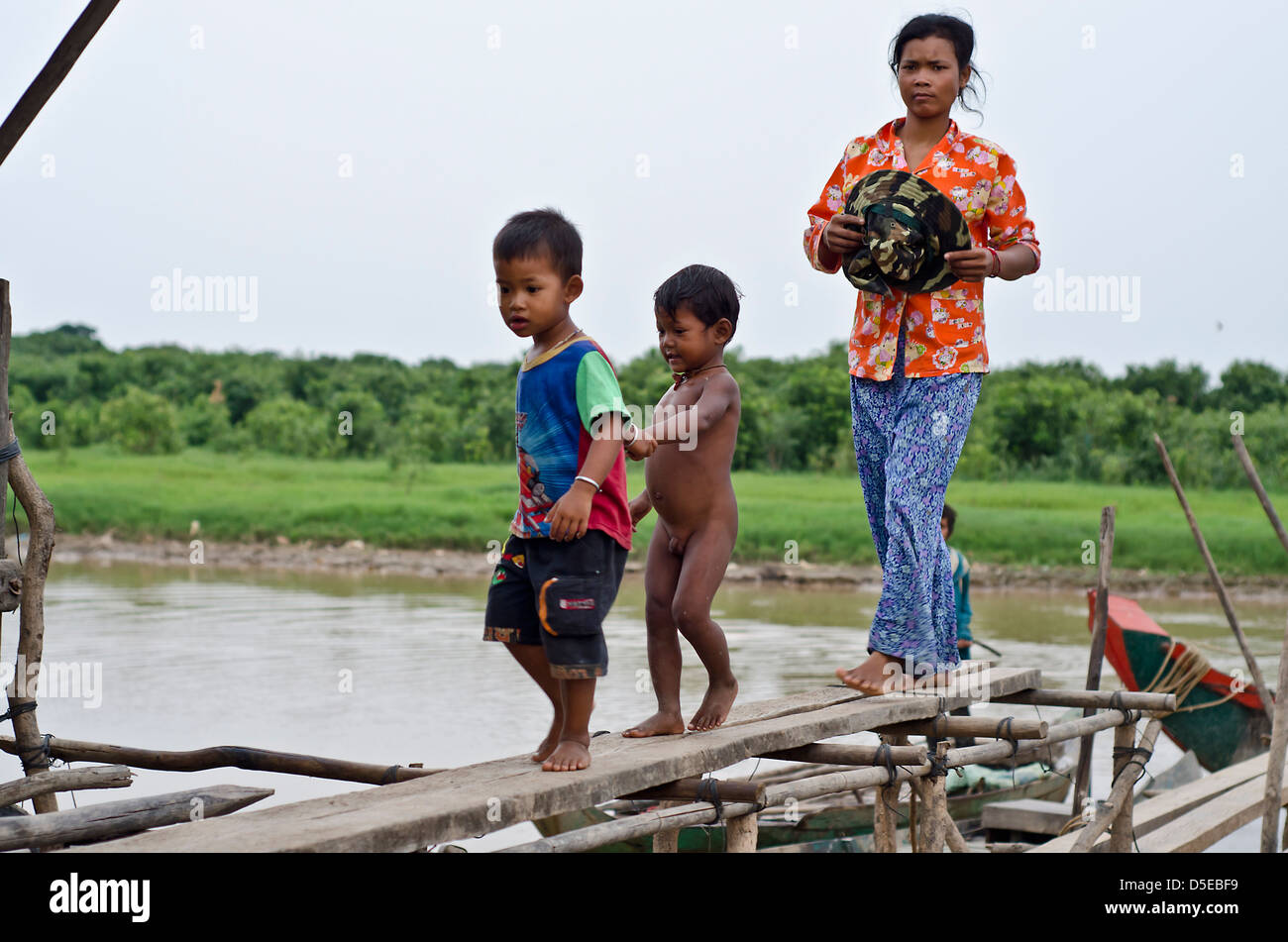 Femme et enfants ,,Cambodge Tonle Sap Banque D'Images