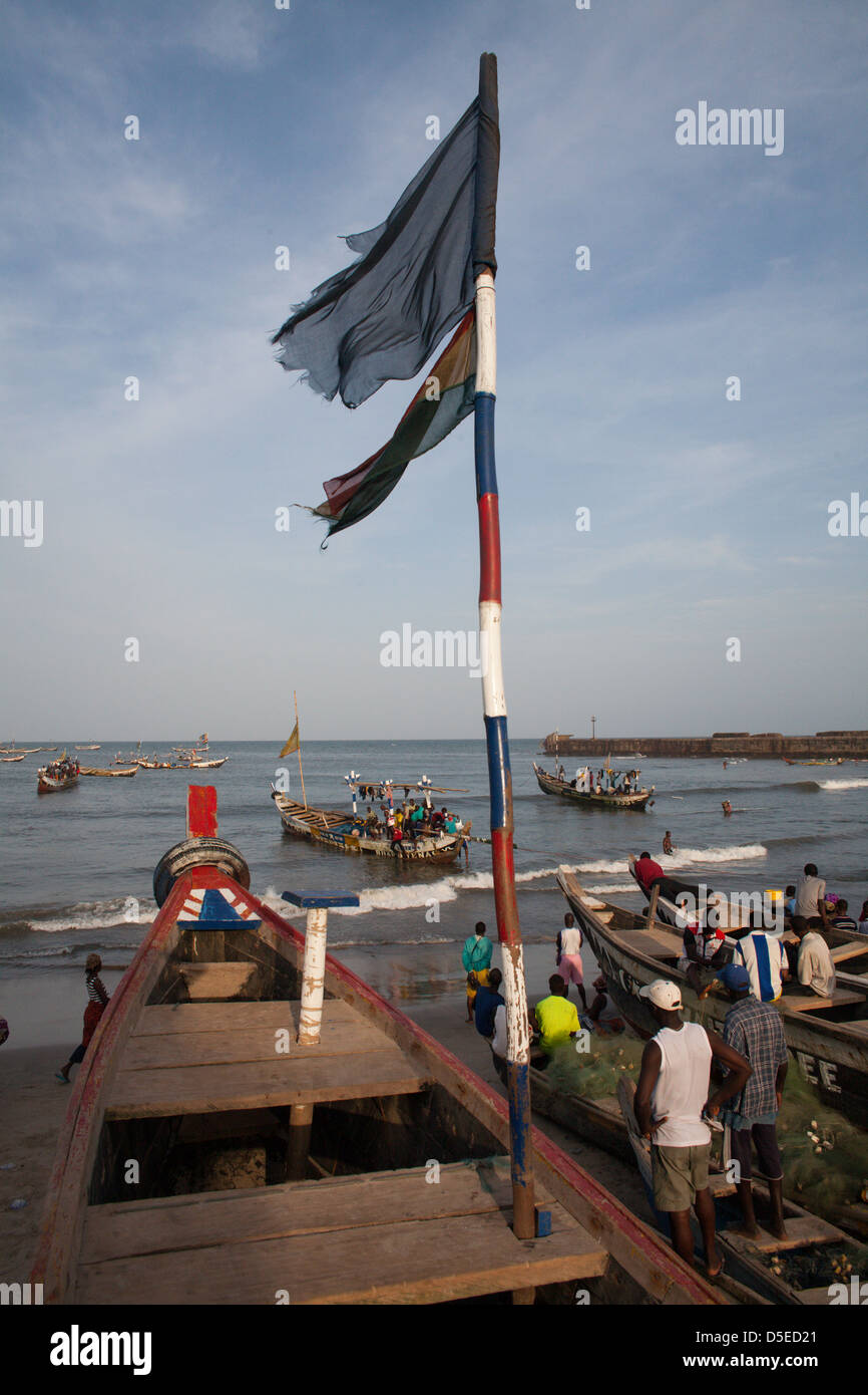 Bateaux de pêche à Accra, Ghana. Banque D'Images