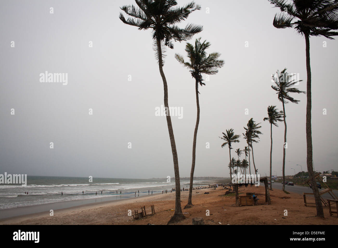 La côte atlantique près de Accra, Ghana. Banque D'Images