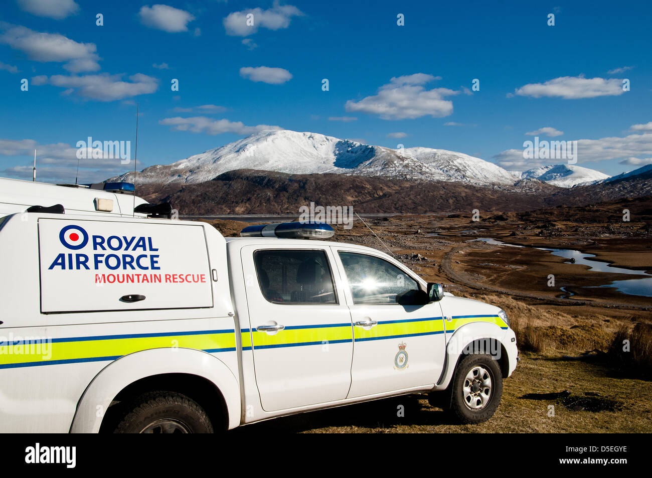 Zone Kinlochourne, Ecosse, Royaume-Uni. 30 mars 2013 Les services de secours en montagne sont de nouveau à la recherche dans les Highlands écossais pour ce qui pourrait être la 14e fatalité de cet hiver. Un Dennier Clive Walker n'a pas été vu depuis 6 jours et préoccupé par sa sécurité sont en hausse. Une terre air et mer recherchez est en cours dans le domaine Kinlochourne,un des derniers endroits sauvages et les plus reculées en Ecosse Crédit : Kenny Ferguson / Alamy Live News Banque D'Images