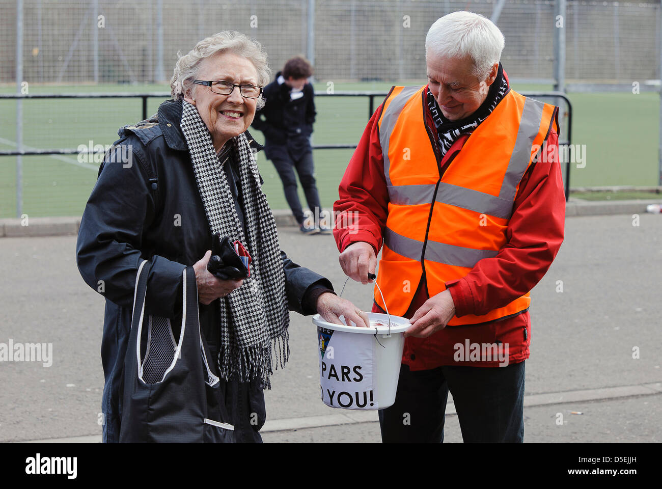 Livingston, Ecosse, Royaume-Uni. Samedi 30 mars 2013. Collectes de fonds au cours de la v Livingston Dunfermline, SFL Div 1 Jeu, Braidwood Motor Company Stadium. Crédit : Colin Lunn / Alamy Live News Banque D'Images