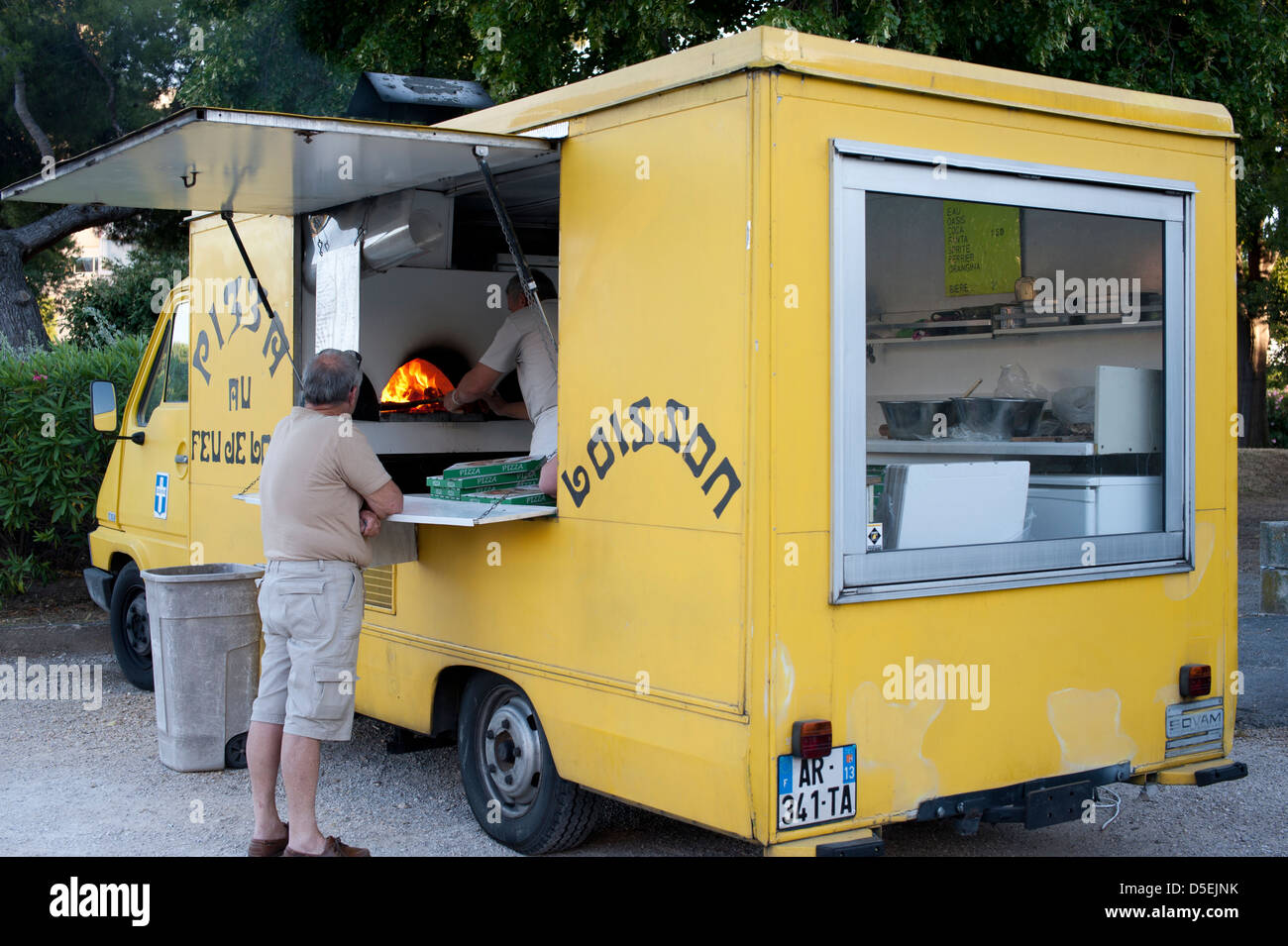 Marseille pizza mobile van Photo Stock - Alamy