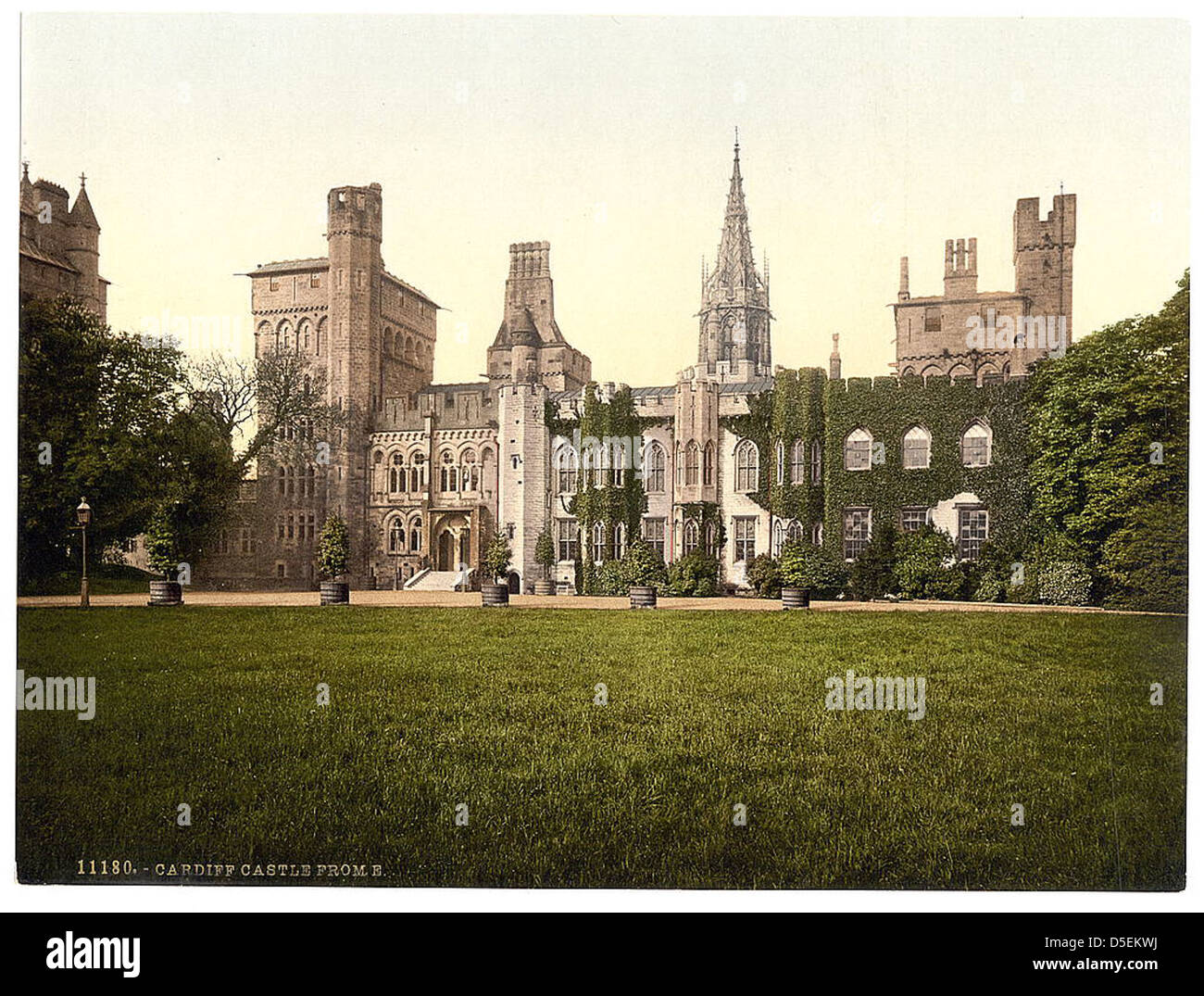 [À partir de l'Est, le château de Cardiff, Pays de Galles] (LOC) Banque D'Images