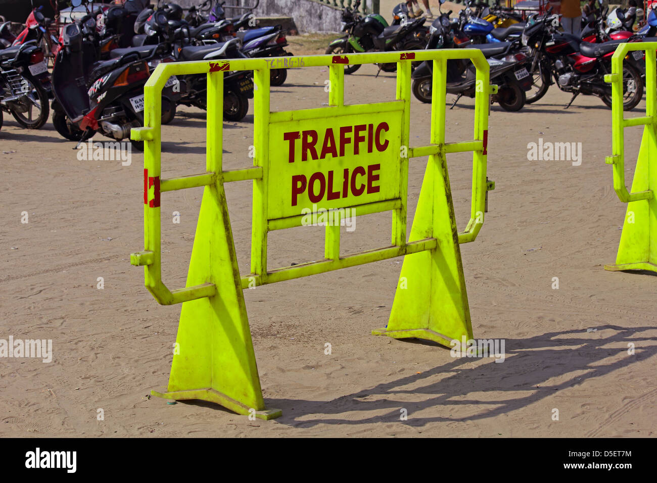 Obstacle routier utilisé par la police de la ville, de l'Inde Banque D'Images