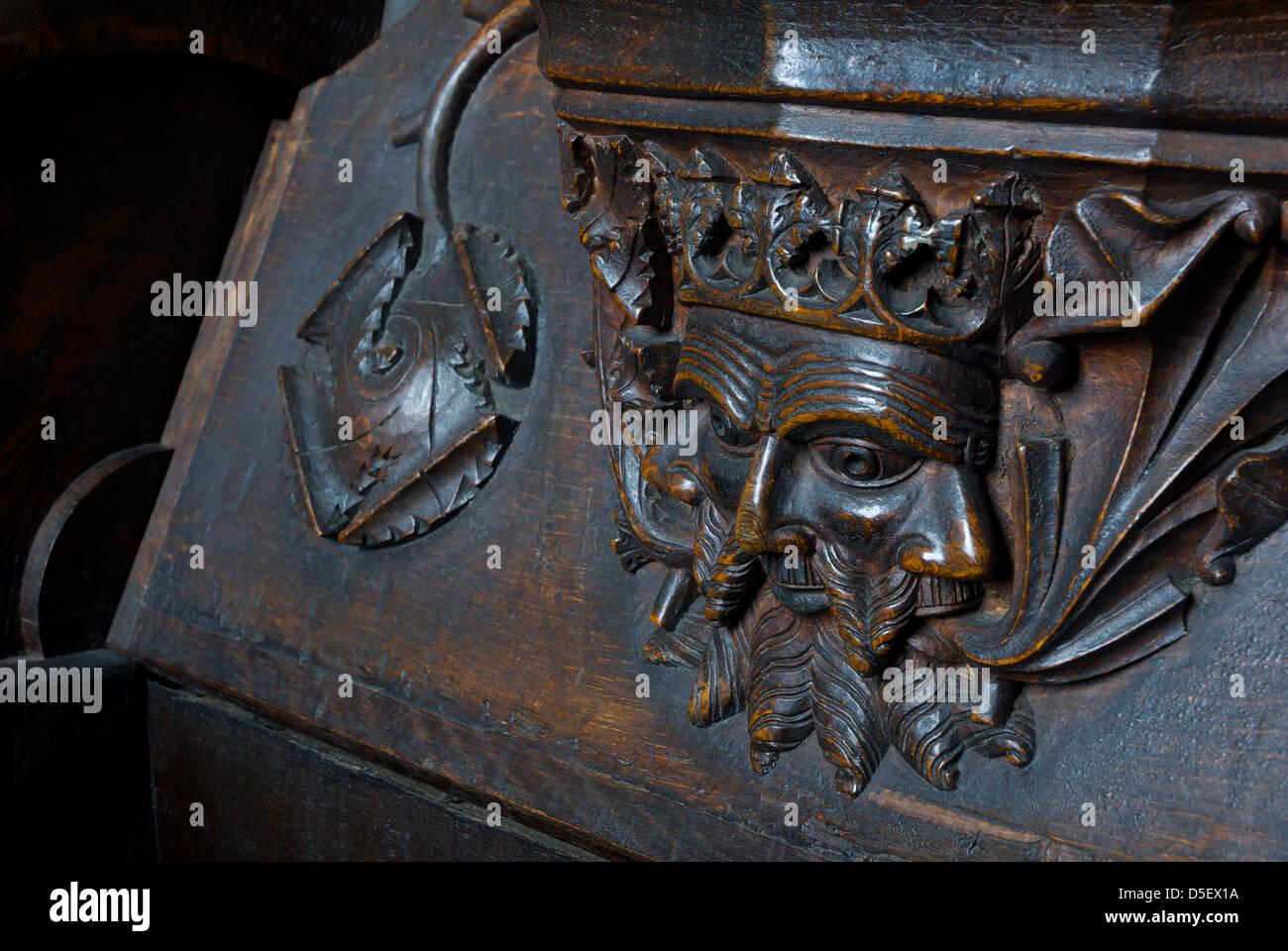 Détail de stalles du choeur en Prieuré de Cartmel, Cumbria, Angleterre, Royaume-Uni Banque D'Images