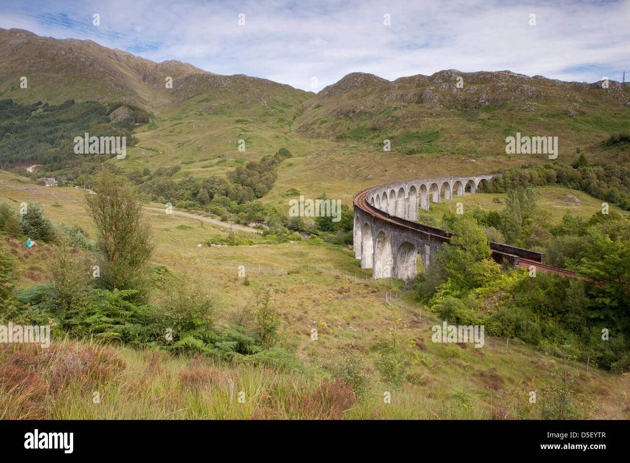 Viaduc de Glenfinnan, où un train à vapeur touristique traverse tous les jours, Highlands, Scotland Banque D'Images