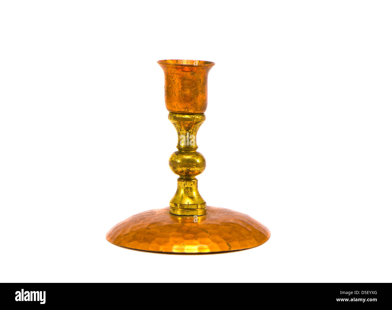 Chandelier en laiton fait main isolé sur fond blanc Banque D'Images