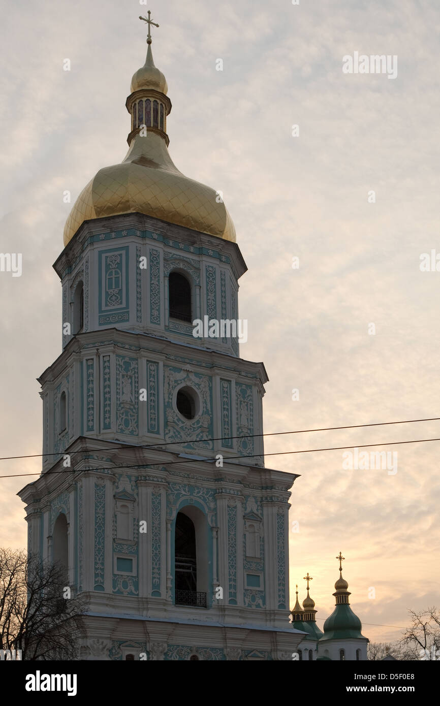 Clocher blanc et Azur, cathédrale Saint-Michel, église orthodoxe d'Ukraine, Kiev, Ukraine Banque D'Images