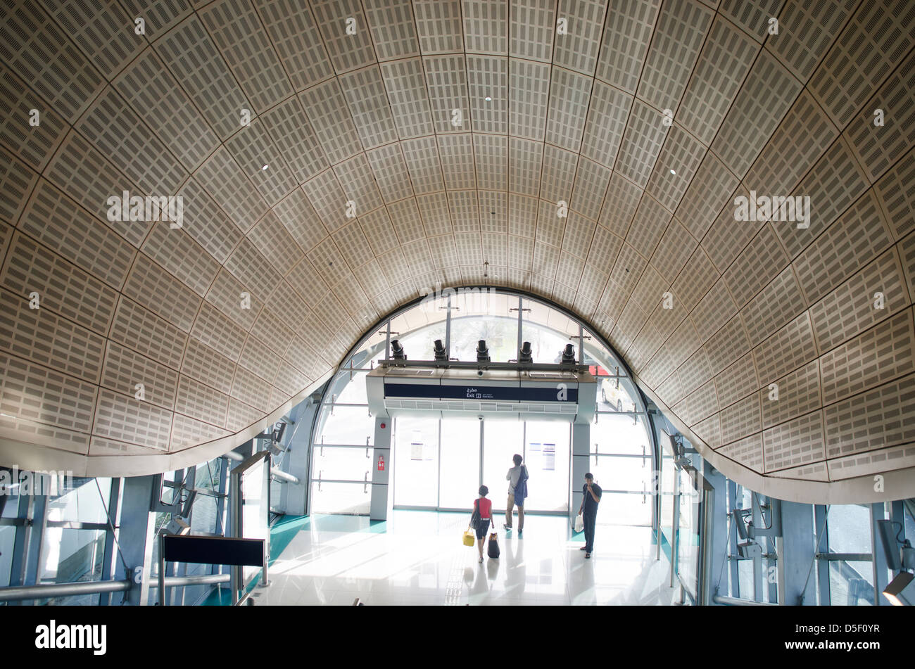 L'intérieur de la station de tramway de la Marina de Dubaï Banque D'Images