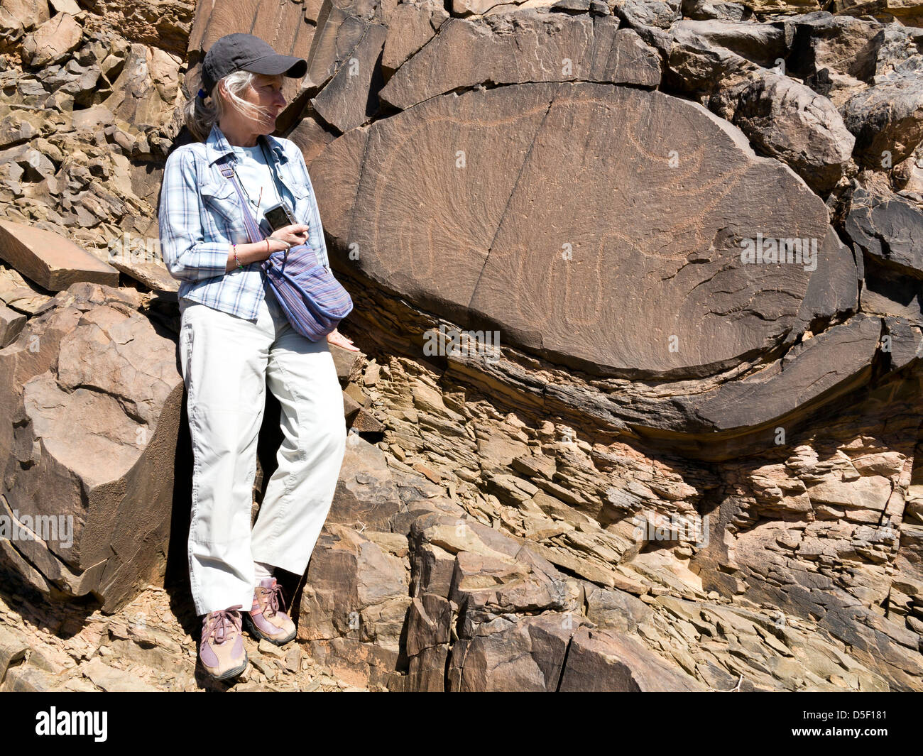 Wadi près de village de Ait Ouabelli où il y a un site d'art rupestre préhistorique, sur la route entre Akka et Icht au Maroc Banque D'Images