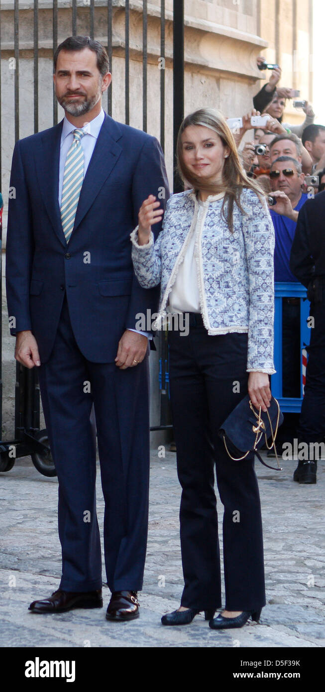 Mallorca, Espagne. 31 mars, 2013. Prince Felipe d'espagne et son épouse la princesse Letizia poser pour les photographes avant d'assister à une messe de Pâques à Palma de Majorque, sur l'île de Majorque. Credit : zixia/Alamy Live News Banque D'Images