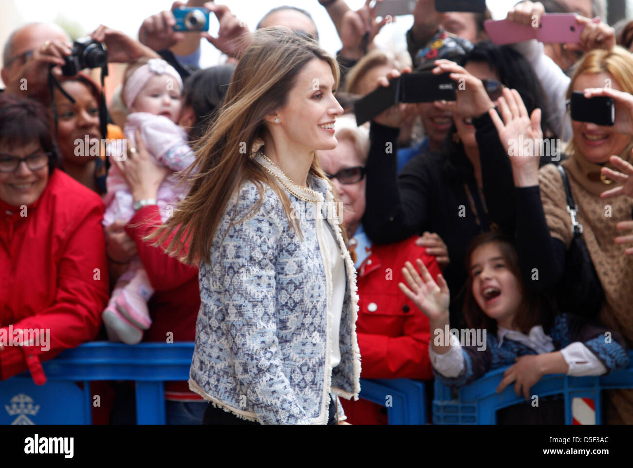 Mallorca, Espagne. 31 mars, 2013. La princesse d'Espagne Letizia promenades près de la foule après avoir assisté à une messe de Pâques à Palma de Majorque, sur l'île de Majorque. Credit : zixia/Alamy Live News Banque D'Images