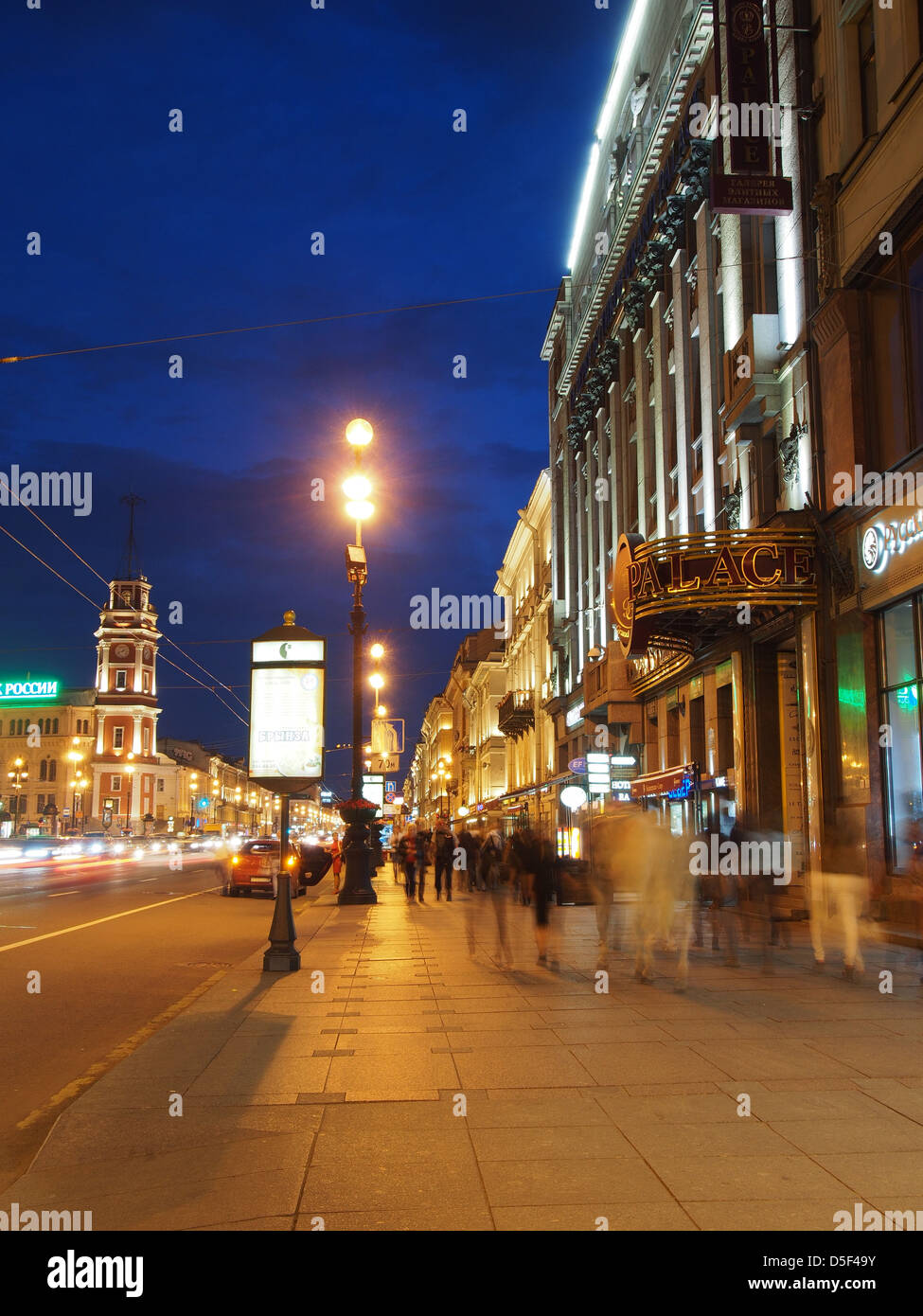 Nuits blanches à St Petersbourg, Russie - La perspective Nevski Banque D'Images