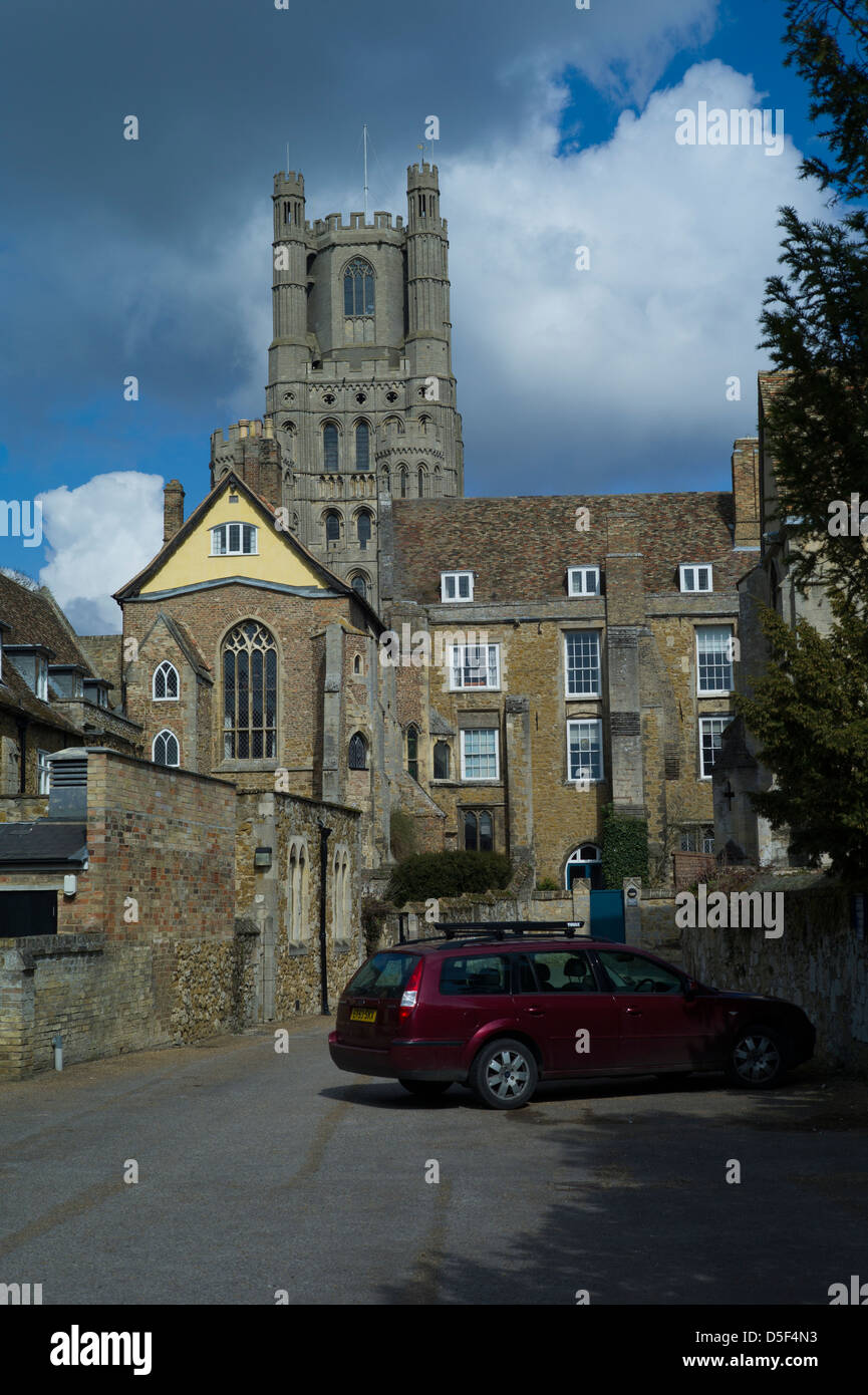 Cathédrale d'Ely, Ely, Cambridgeshire, Angleterre,avril 2013. La Cathédrale de Ely, connu localement sous le nom de 'Le navire des Fagnes" Banque D'Images