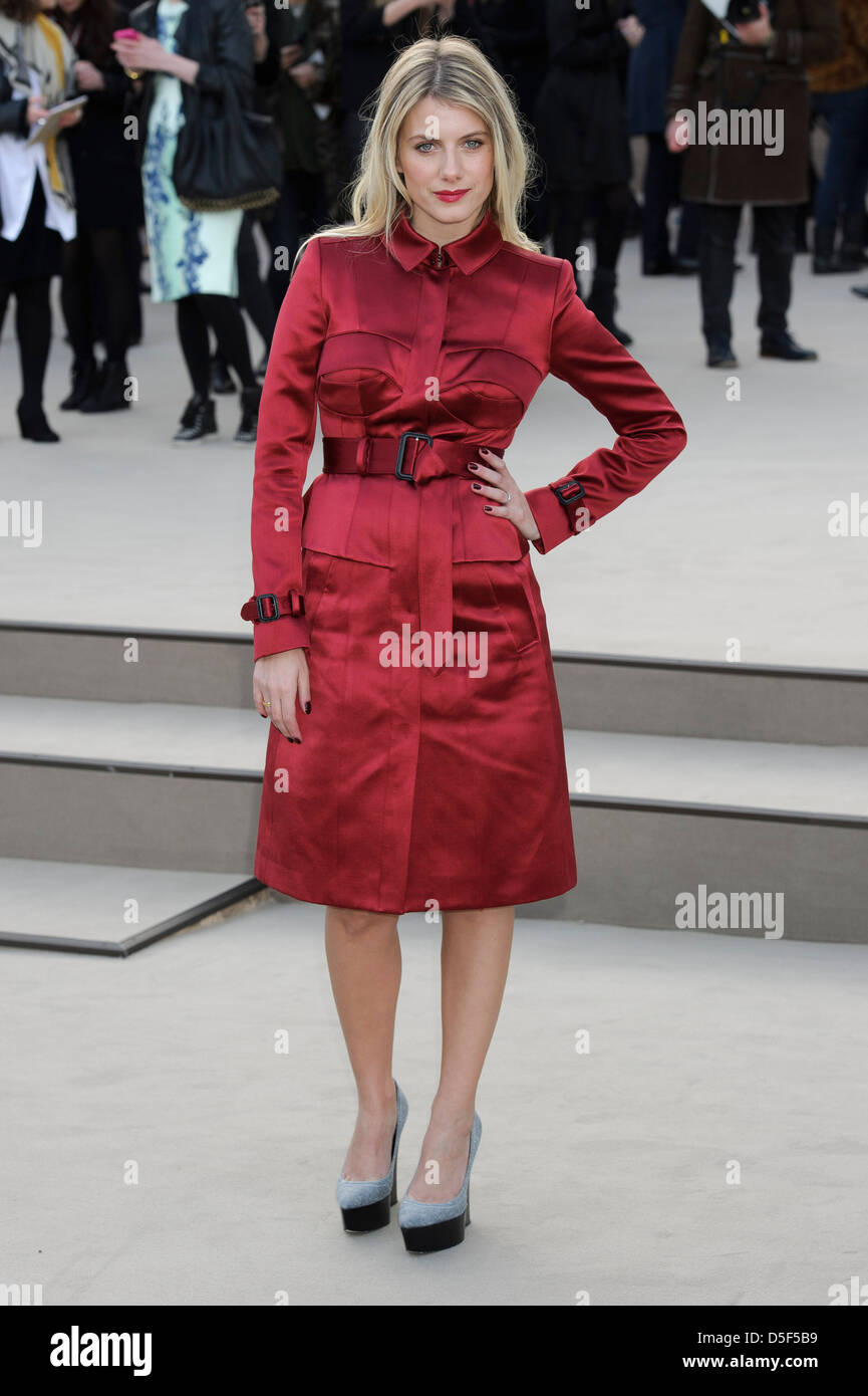 Melanie Laurent arrive pour la collection de mode Burberry Prorsum lors de la London Fashion Week. Banque D'Images