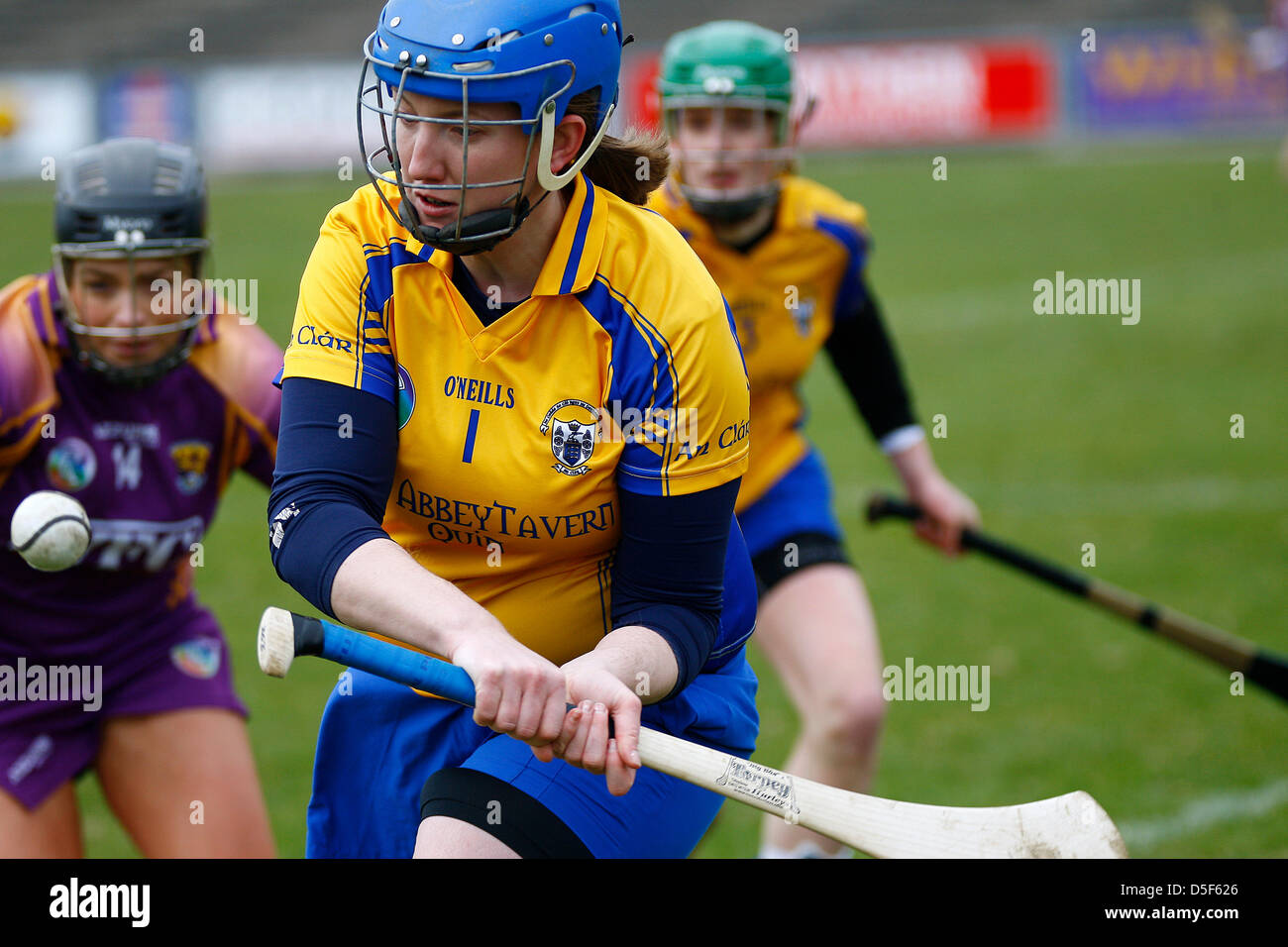 31.03.2013- Wexford GAA Park, Irlande (1) DENISE LYNCH de Clare en action. Irish Daily Star Camogie National League Division 1 Banque D'Images