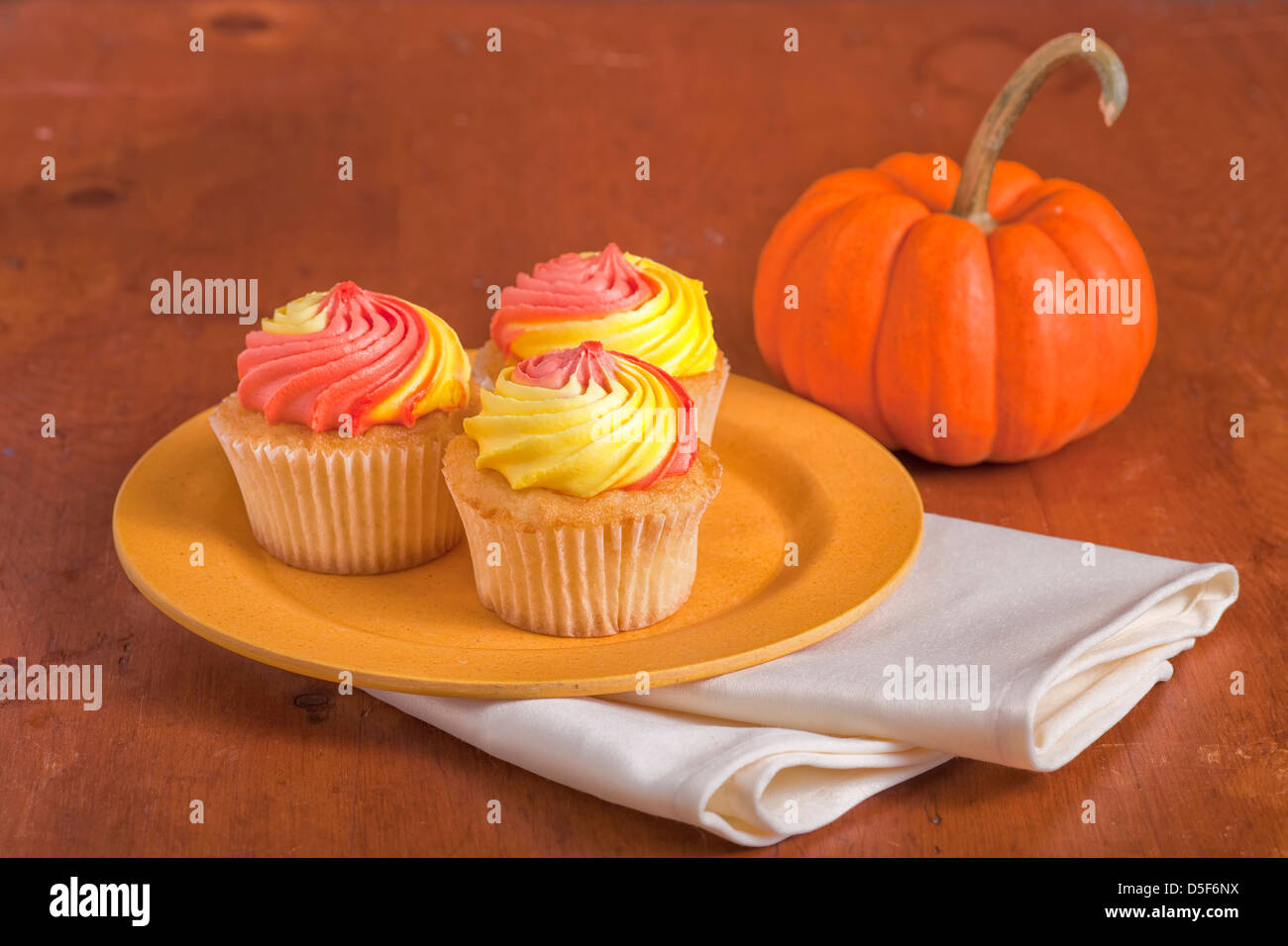 Cupcakes décorés pour célébrer l'Halloween. Banque D'Images