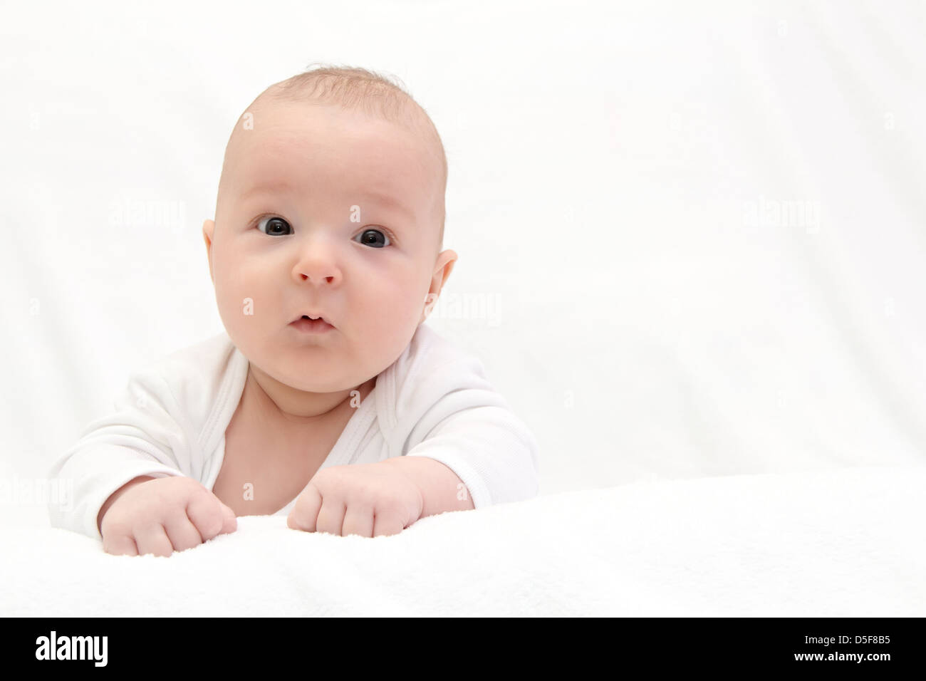 Portrait d'un beau bébé on white Banque D'Images