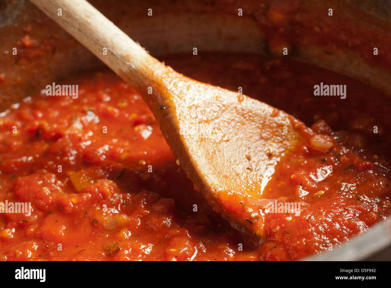 Pot de sauce tomate italienne traditionnelle Banque D'Images