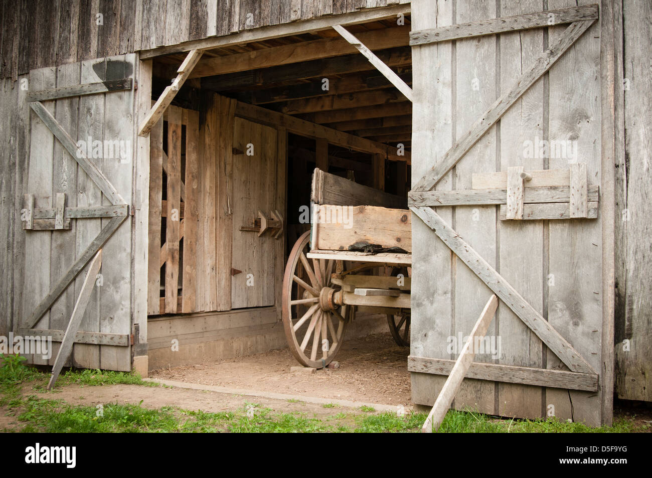 Cooper Barn depuis les années 30, Musée d'histoire d'Ozark Shiloh, Springdale, Arkansas Banque D'Images Cooper Barn depuis les années 30, Musée d'histoire d'Ozark Shiloh, Springdale, Arkansas Banque D'Images