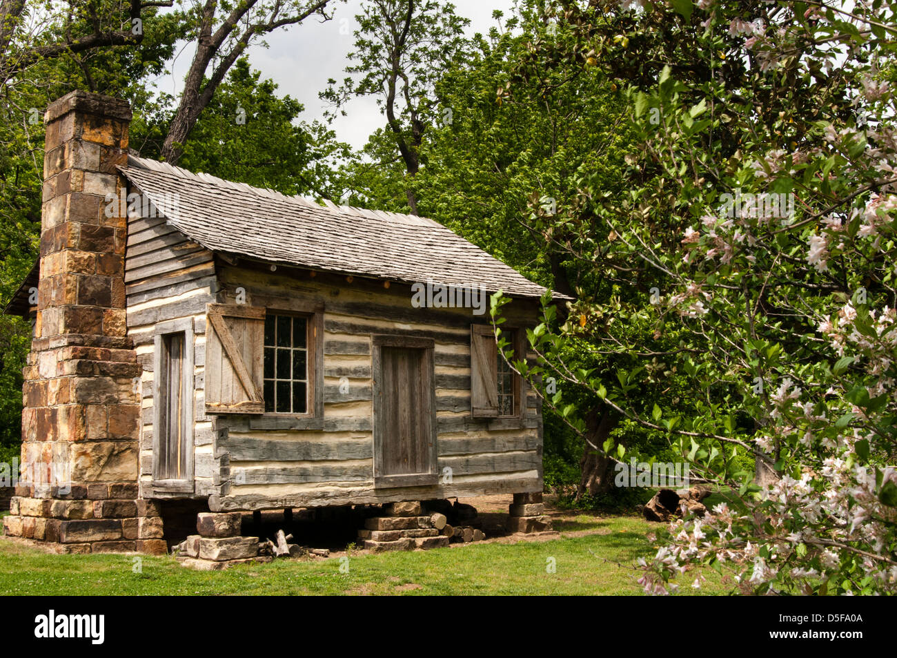 Ritter-McDonald log cabin à partir des années 1850, Musée d'histoire d'Ozark Shiloh, Springdale, Arkansas Banque D'Images