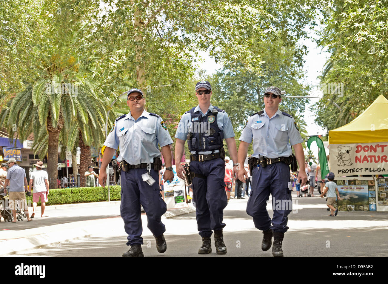 3 policiers australiens en patrouille, Festival de Musique Country de Tamworth Banque D'Images