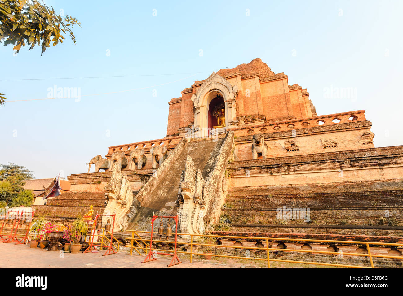 L'ancienne pagode à Wat Chedi Luang, Chiang Mai, Thaïlande Banque D'Images