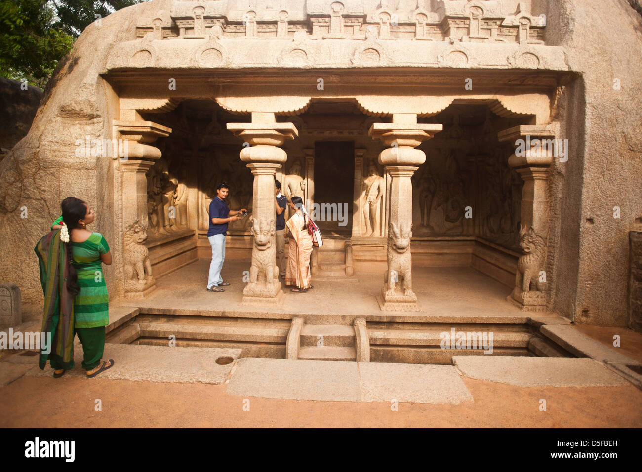 Varaha ancienne cave Temple de Mahabalipuram, district de Kanchipuram, au Tamil Nadu, Inde Banque D'Images