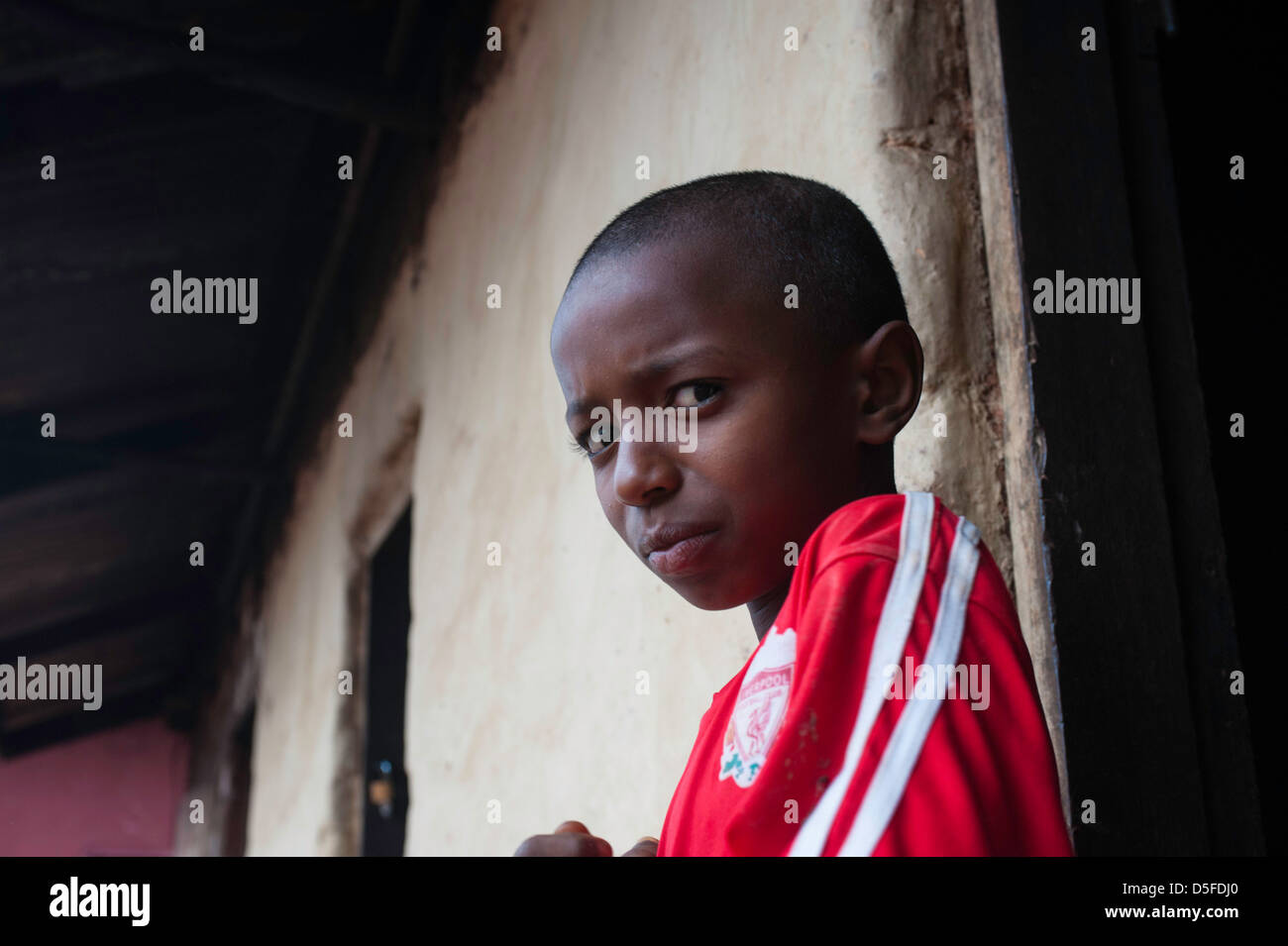 Jeune garçon africain près de Bamenda (Cameroun Banque D'Images