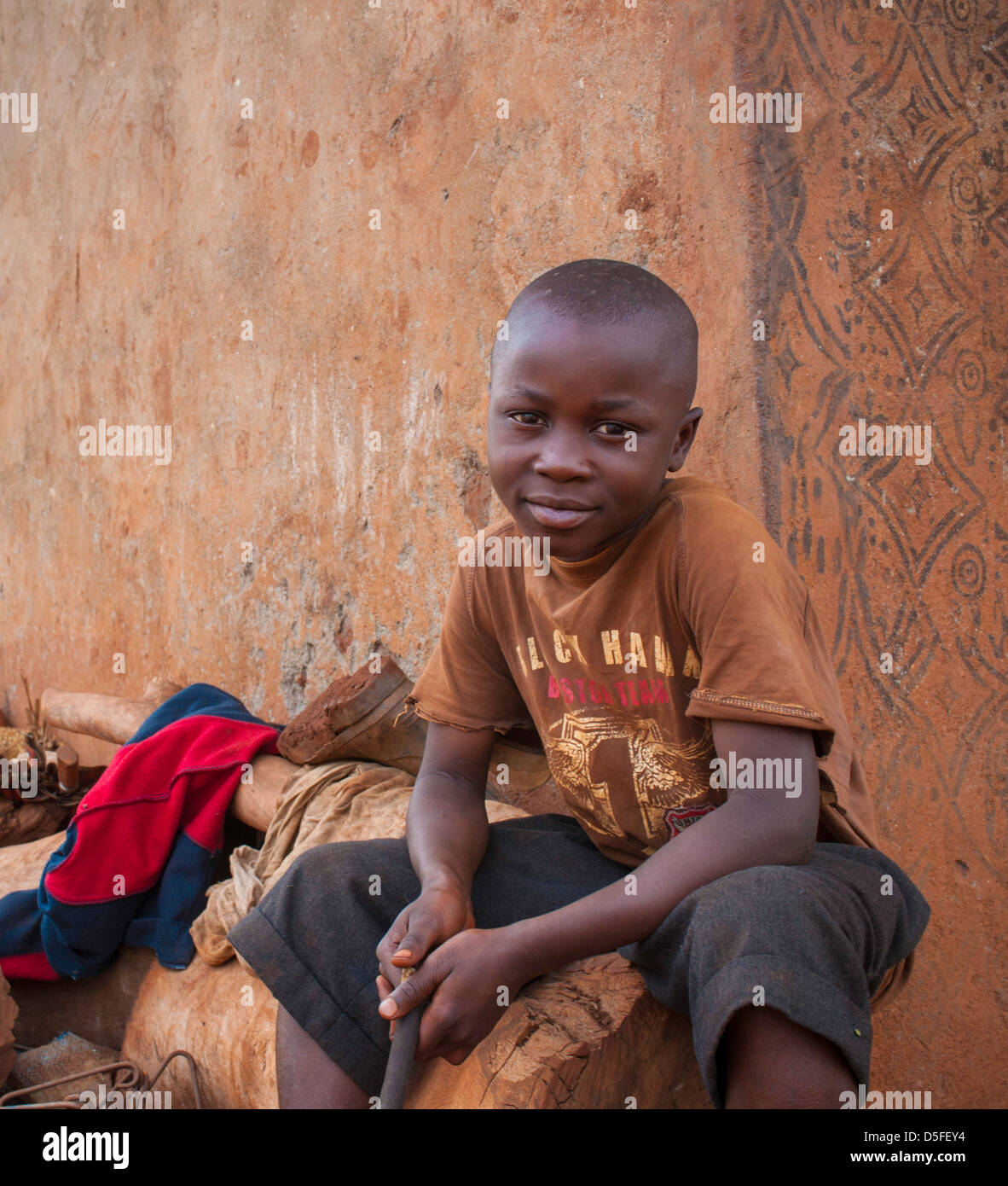 Jeune garçon près de Bamenda (Cameroun smiling at camera Banque D'Images