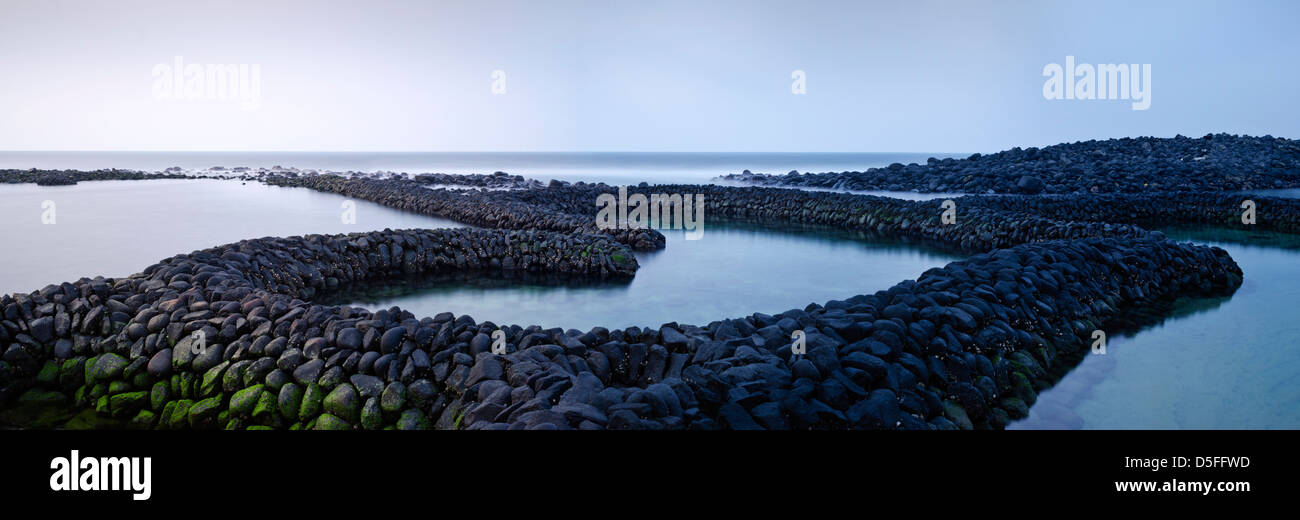 Double-cœur Weir en pierre sur le côté nord de Cimei (Qimei), une partie de l'île de l'archipel de Penghu, à Taïwan Banque D'Images