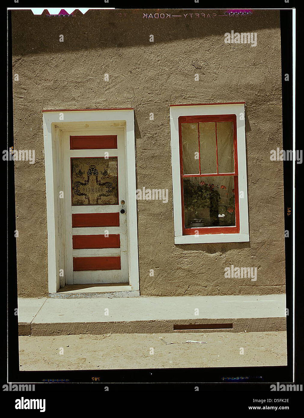 Porte et fenêtre dans une maison hispano-américaine, Noone, New Mexico (LOC) Banque D'Images