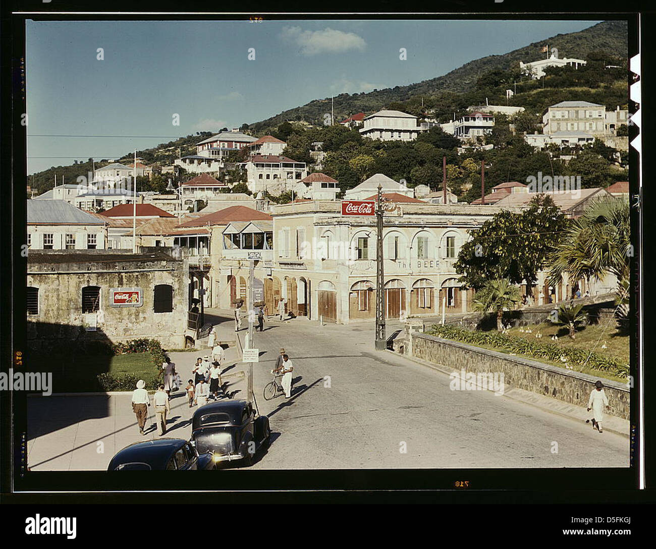 Vue vers le bas de la rue principale depuis le Grand Hôtel, Charlotte Amalie, St Thomas Island, Îles Vierges (LOC) Banque D'Images