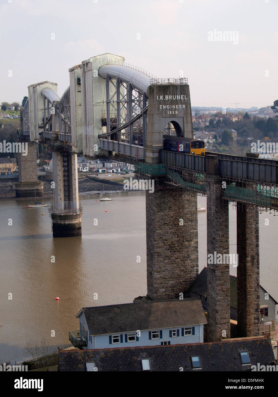Isambard Kingdom Brunel's Royal Albert bridge de 1859 en réparation, enjambant la rivière Tamar, UK 2013 Banque D'Images