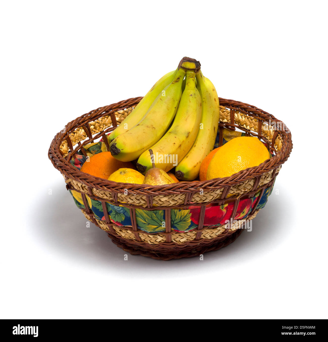Le panier de fruits isolé sur fond blanc Banque D'Images