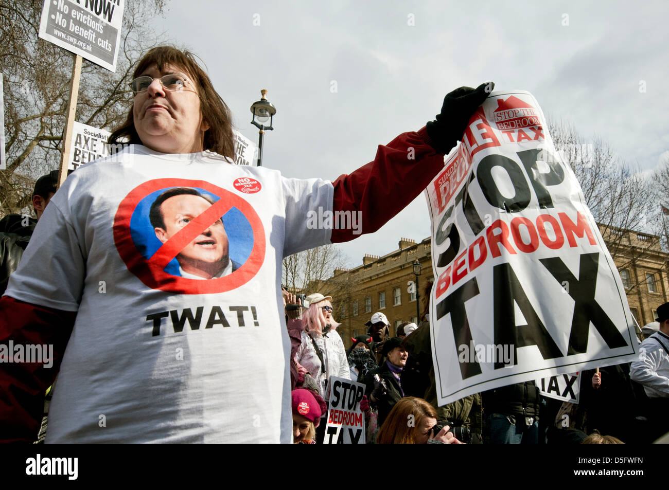 Manifestation à Londres contre les coupures aux prestations d'aide sociale et l'impôt controversé Chambres ( une réduction de l'allocation de logement Banque D'Images