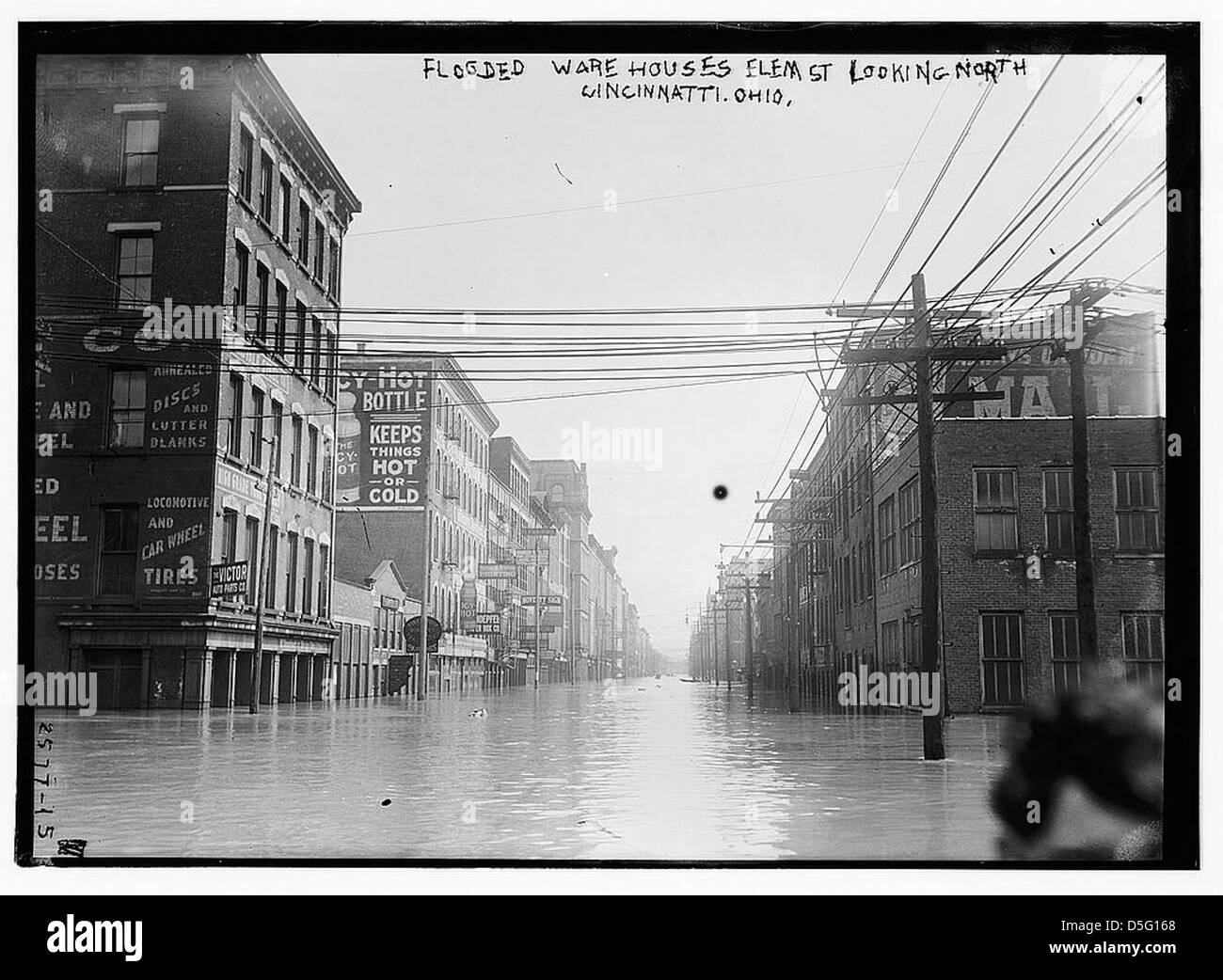 Entrepôts inondés de l'Orme St. à nord, Cincinnati, Ohio (LOC) Banque D'Images