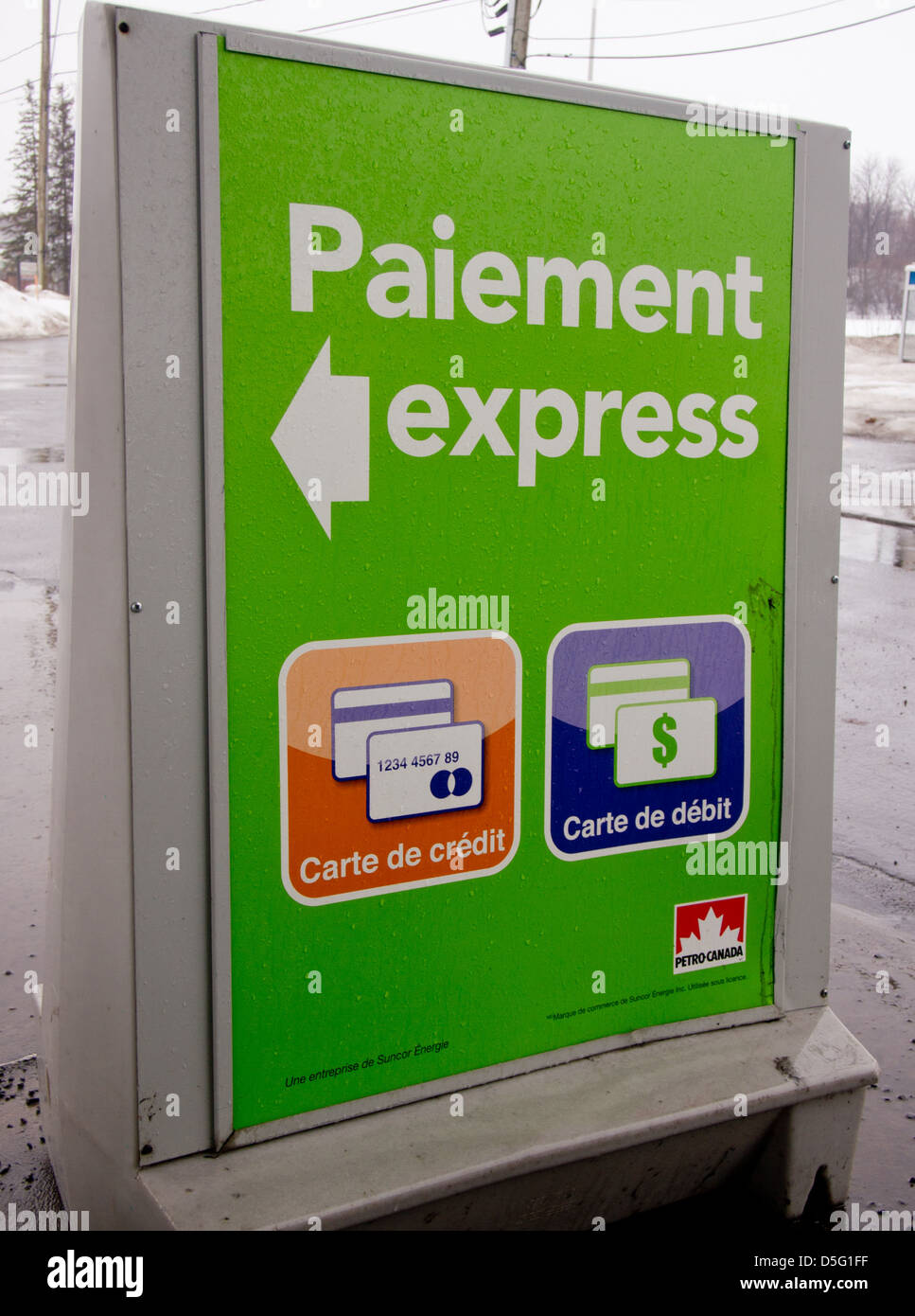 Inscrivez-français au Québec à la station de Gaz Banque D'Images