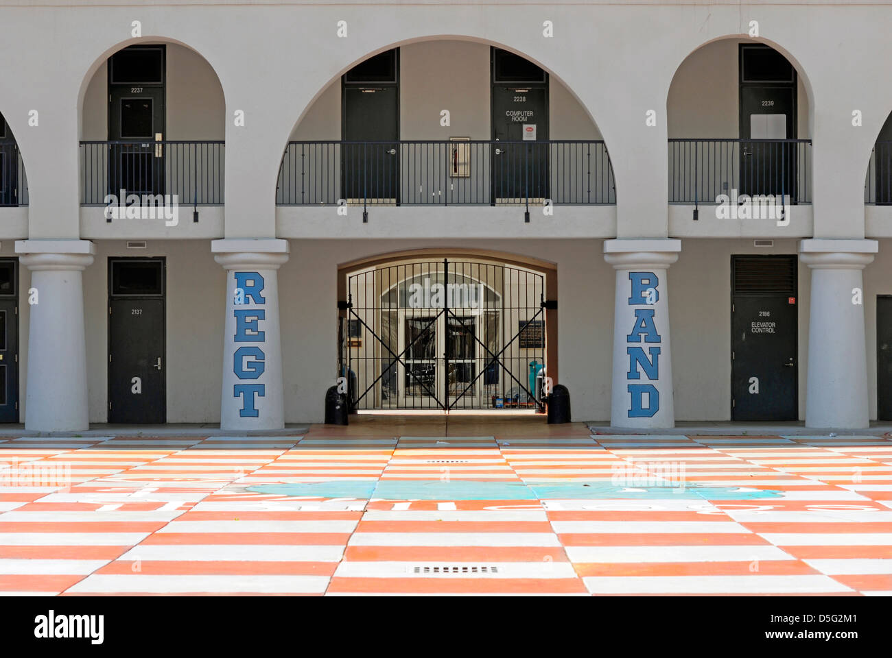 Vue de la caserne de cadets (dortoirs) à la Citadelle, le Collège militaire de Caroline du Sud, situé à Charleston, Caroline du Sud. Banque D'Images