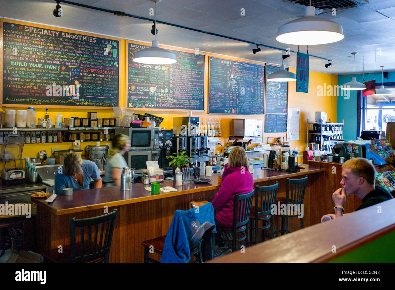 Vue de l'intérieur de la Fève Coffeehouse & Eatery, Gunnison, Colorado, USA Banque D'Images