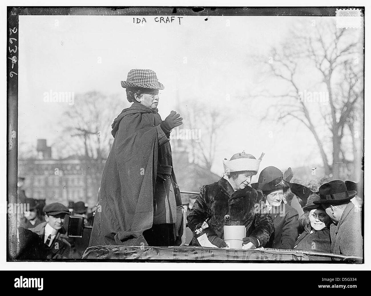 IDA Craft, un suffragiste notable, est représenté sur cette photographie historique. Elle participe activement au mouvement pour le suffrage, défendant le droit de vote des femmes au début du XXe siècle. Banque D'Images