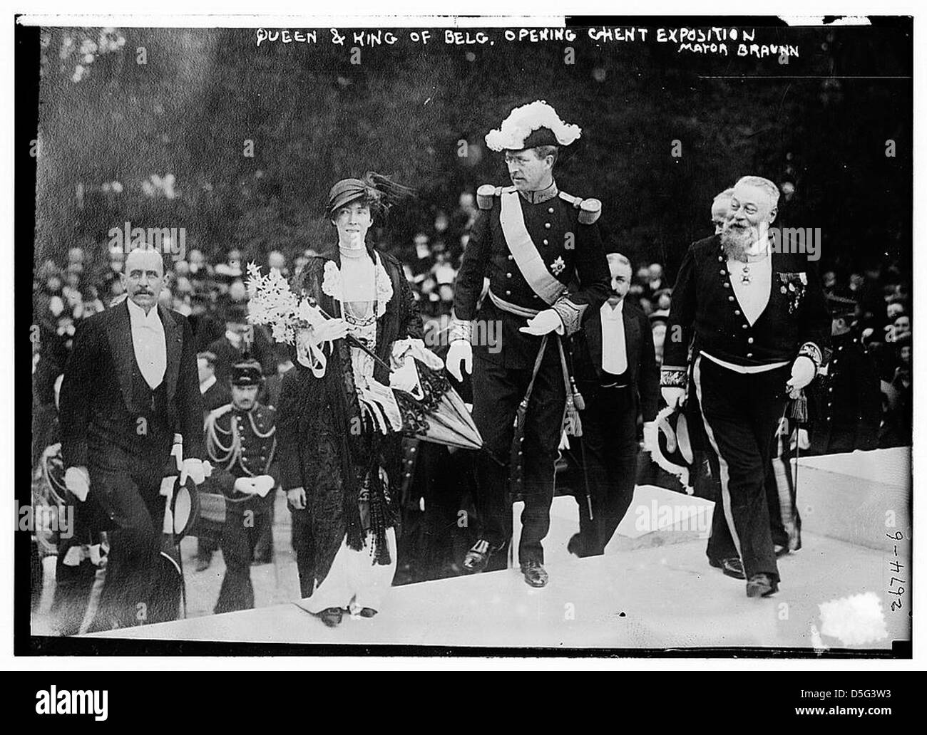 Le roi Albert Ier et la reine Elisabeth de Belgique inaugurent l'exposition de Gand à la fin des années 1800, un événement majeur mettant en valeur la culture et l'innovation belges, en présence du maire Braunn. Banque D'Images